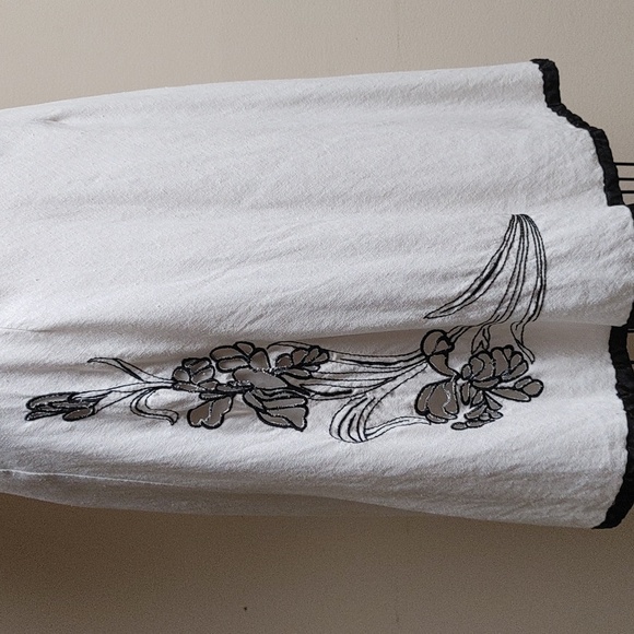 VTG Signature By Robbie Bee Embroidered Swing Skirt Black White Linen Mix Sz 6P - Picture 9 of 14